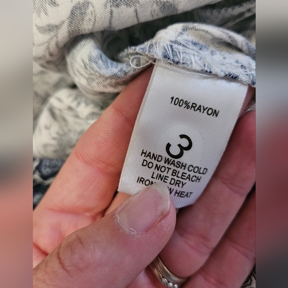 LULU'S Many Moons Ivory and Navy Blue/White Floral Print Short Romper. XS NWT - Picture 13 of 16